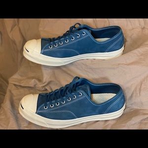 Converse Chuck Taylor in blue suede.